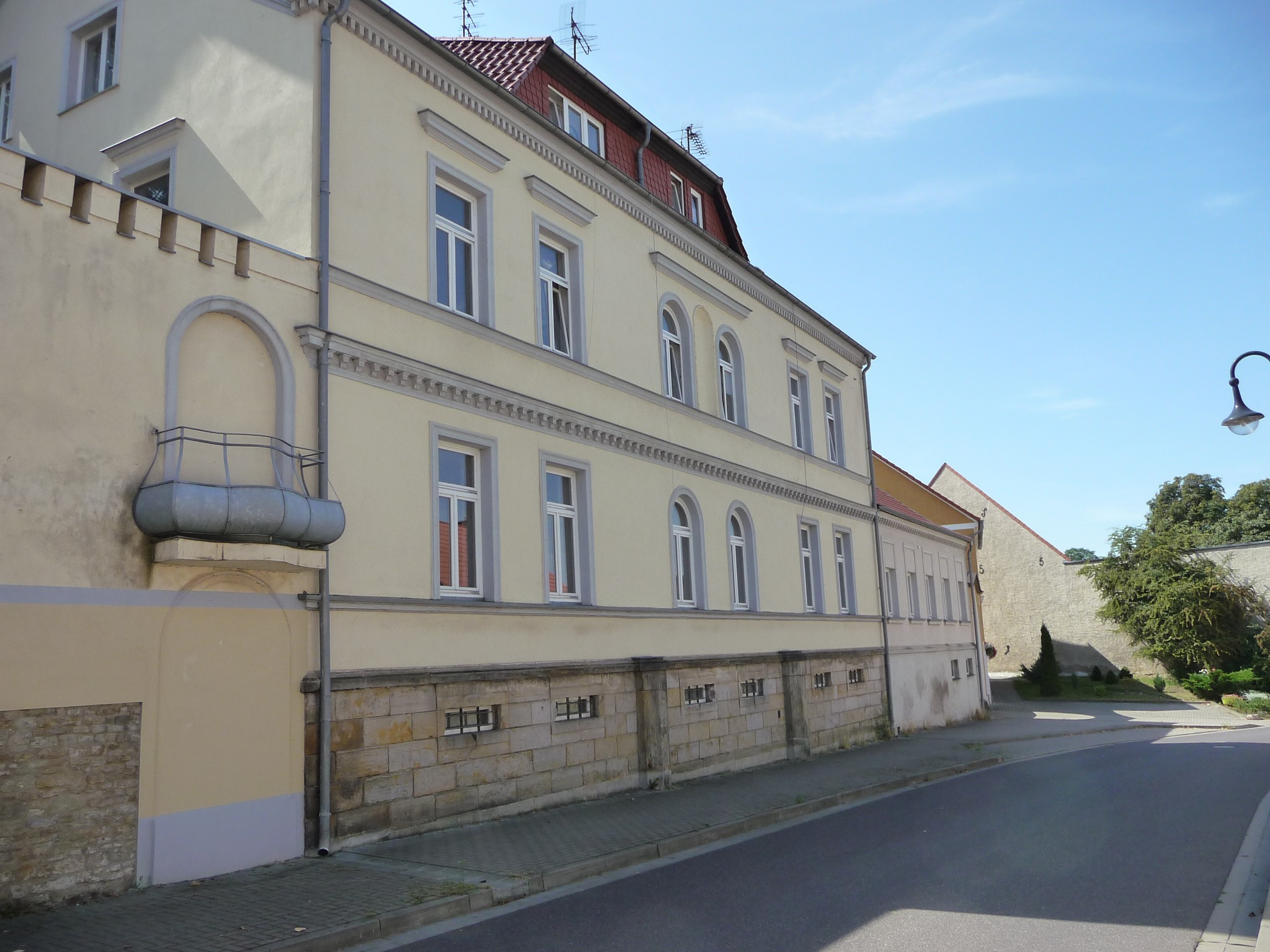 Innenansicht: Denkmalgeschütztes Mehrfamilienhaus – vollvermietet